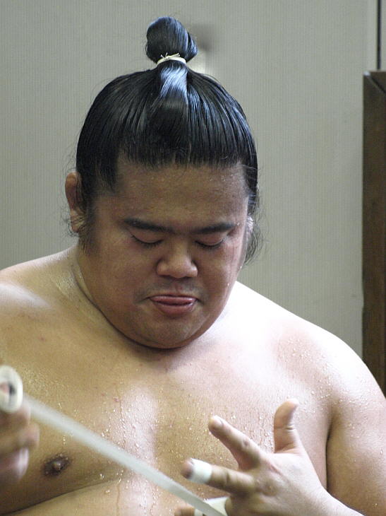 Uah, tapeing is not so easy